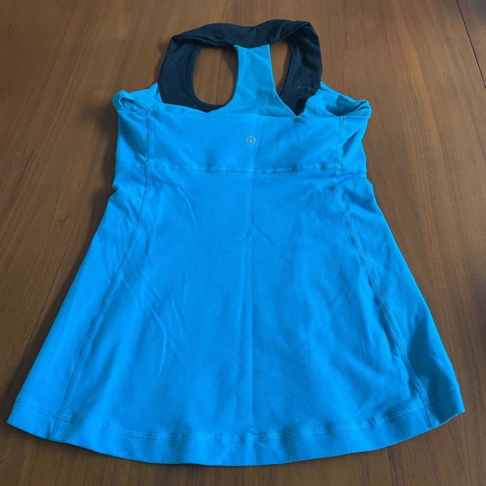 Lululemon scoop neck tank in blue with black trim racer back - Picture 2 of 3